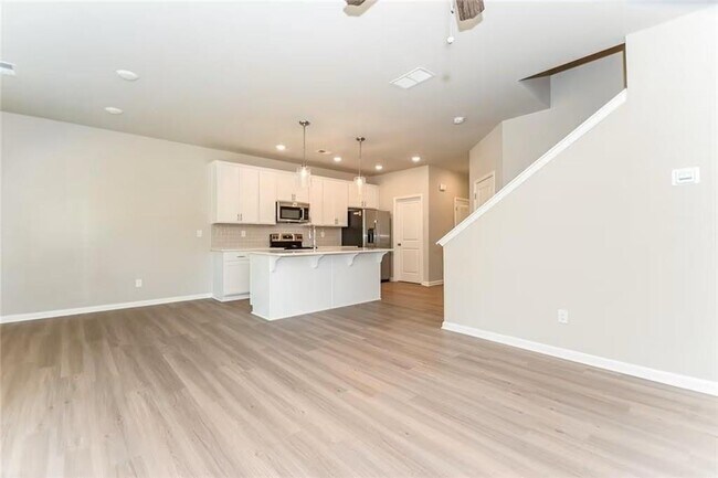 Building Photo - 806 Calvin Pk Dr