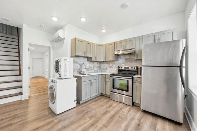 Photo - 2BR/3BA House | Kensington
