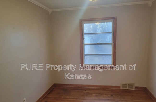 Building Photo - 1635 SW Burnett Rd