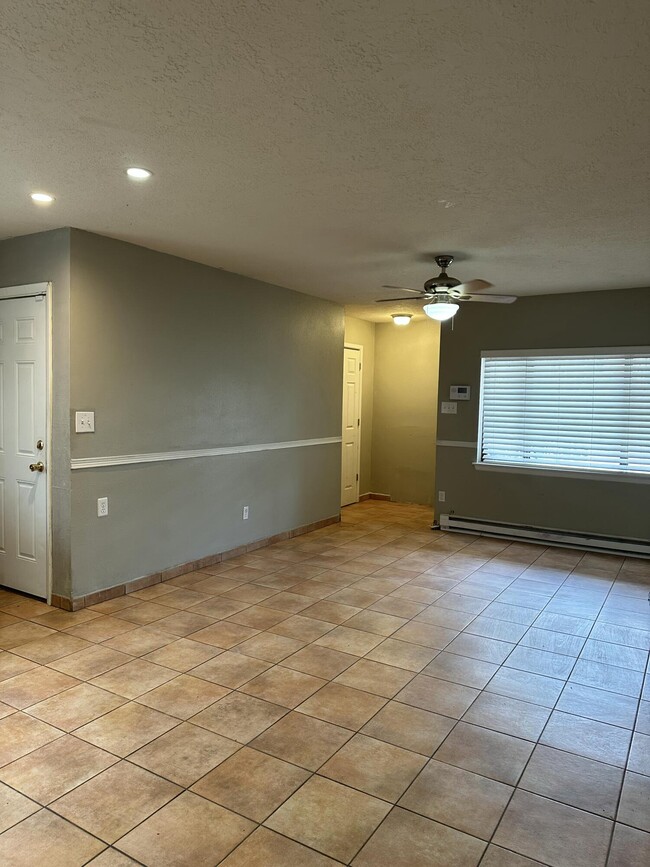 Building Photo - 6027 Redlands Rd NW