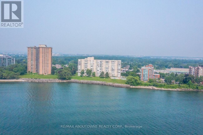 Building Photo - 5280-5280 Lakeshore Rd.