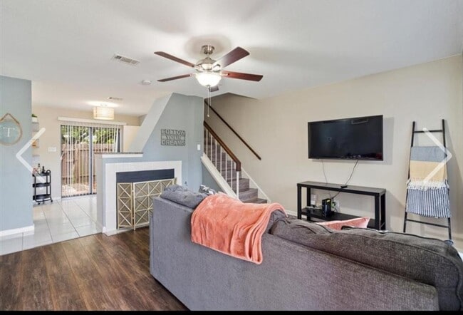Building Photo - Updated 3-Bed Townhome Oasis in Copperfield | Greenbelt Views, Granite Kitchen & Move-In Ready!