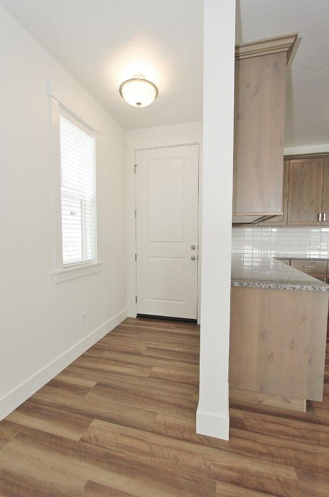 Building Photo - Immaculate Single-Level Home