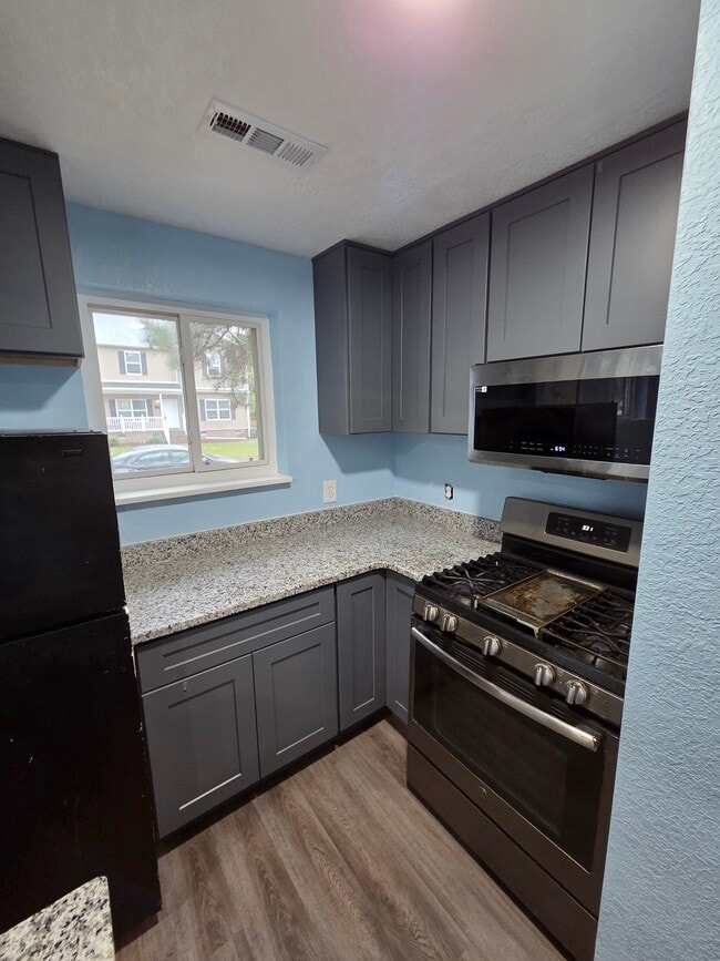 Building Photo - 816 E 30th St