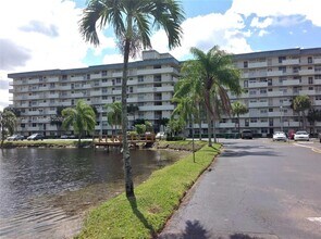 Building Photo - 250 Jacaranda Dr