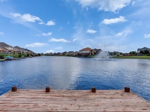 Building Photo - 2819 Lake Villa Dr