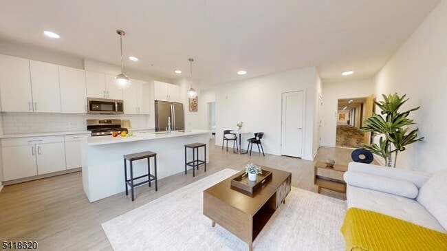 Building Photo - 1181 Morris Ave