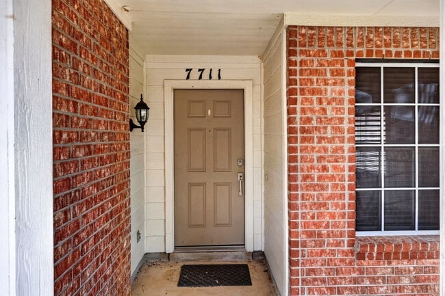 Building Photo - 7711 Parkwood Way