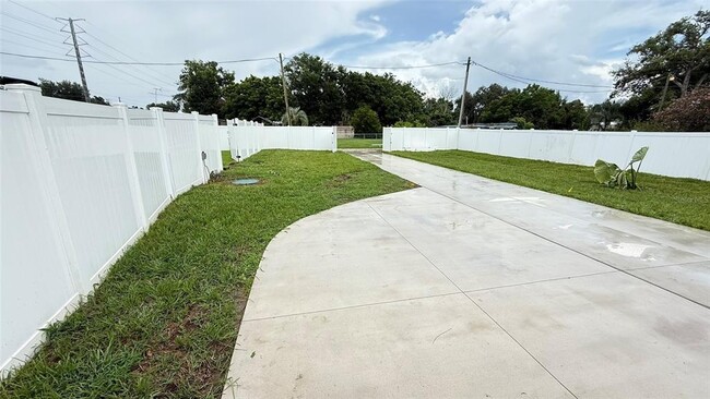 Building Photo - 37542 Eiland Blvd