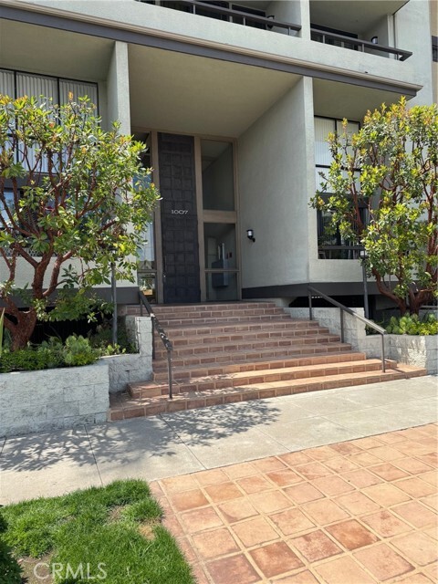 Building Photo - 1007 S Catalina Ave