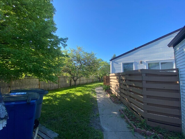 Building Photo - 3 Bedroom 2.5 Bath for rent!