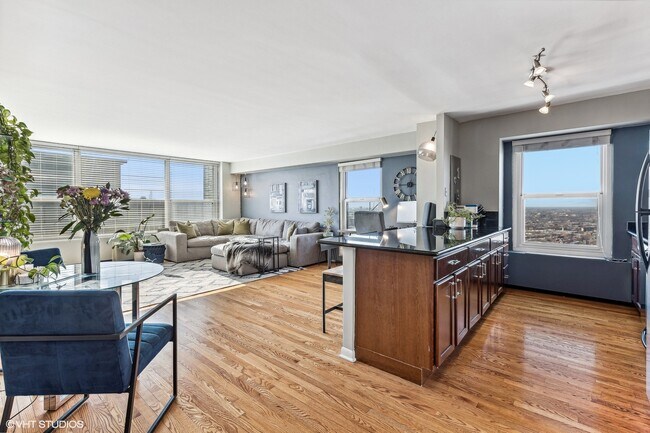 Foto del edificio - 3600 N Lake Shore Dr