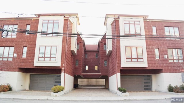 Primary Photo - 160 Cedar St
