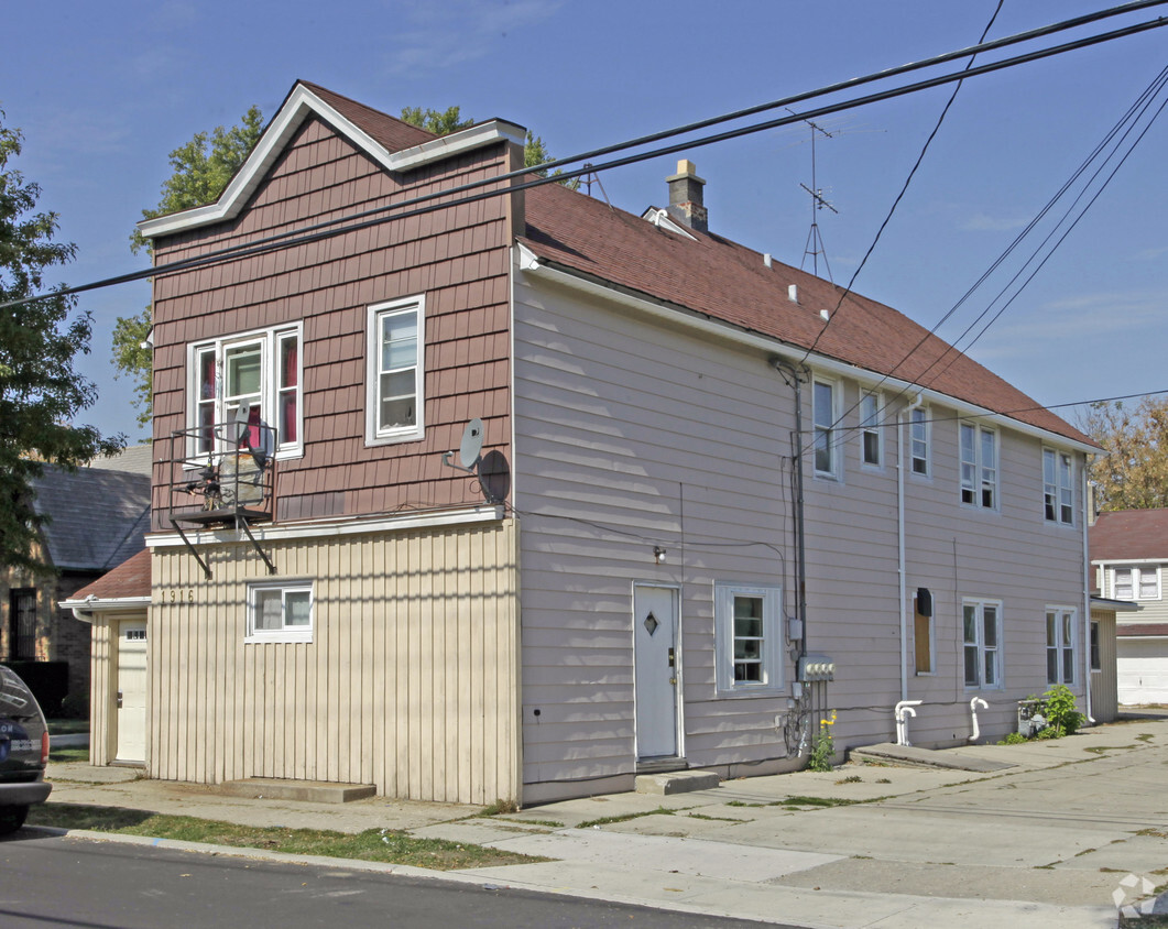 Primary Photo - 1916 43rd St