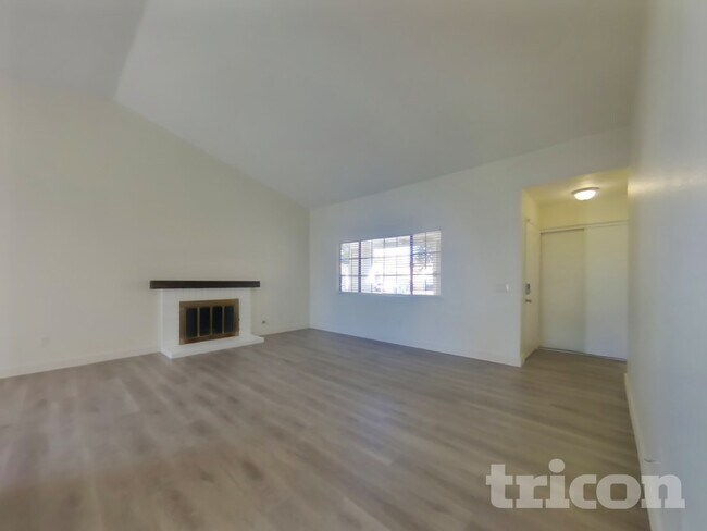Foto del edificio - 25854 Harriet Ave