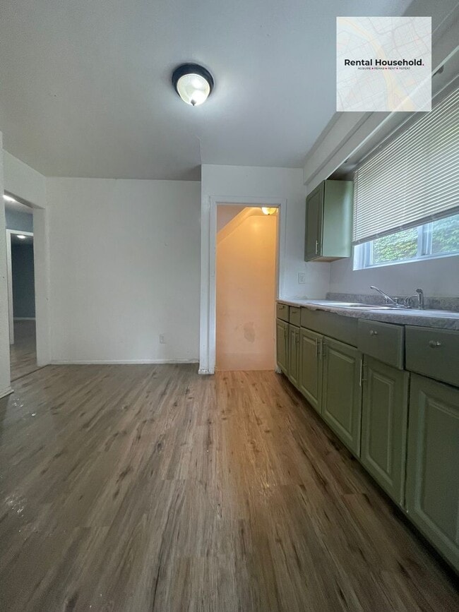 Building Photo - 18010 Lesure St