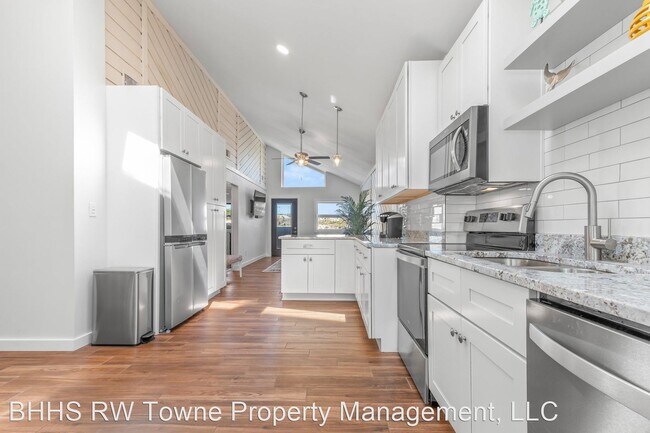 Foto del edificio - 4 br, 3 bath House - 4836 Bay Bridge Lane