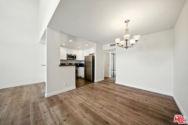 Building Photo - 6212 Fulton Ave