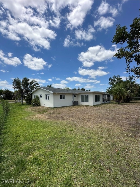 Building Photo - 107 W Lake Dr