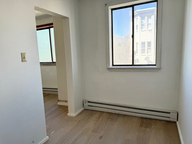 Foto del edificio - 165 Bennington St