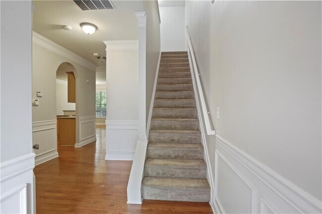 Foto del edificio - 720 Surrey Park Pl SE
