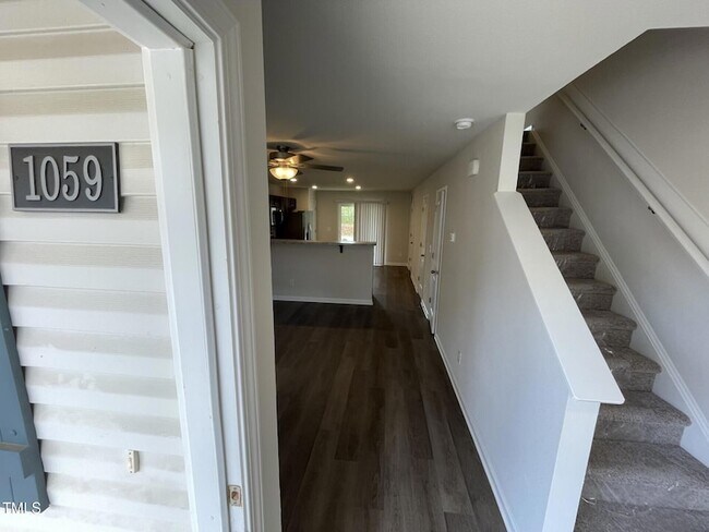 Foto del edificio - 1059 Peony Ln