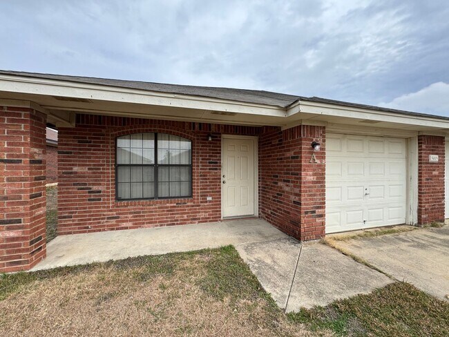 Foto del edificio - 5005 John David Dr