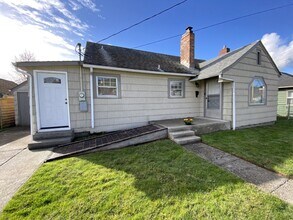 Building Photo - 73 SW Saunders Way