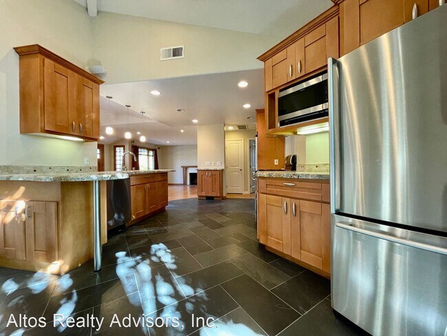 Building Photo - 3 br, 2 bath House - 636 Madrone Avenue