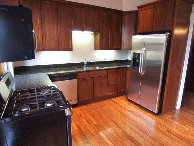 Building Photo - 304 Tappan St