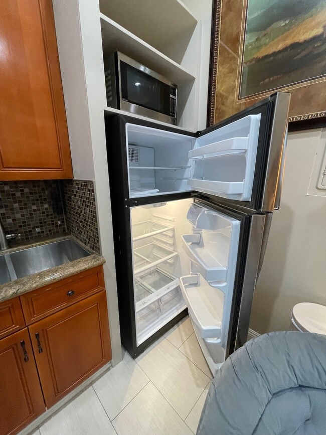 Foto del edificio - 7524 Fountain Ave