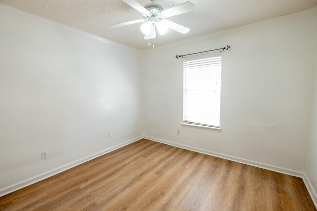 Foto del edificio - 5357 St Ives Ln