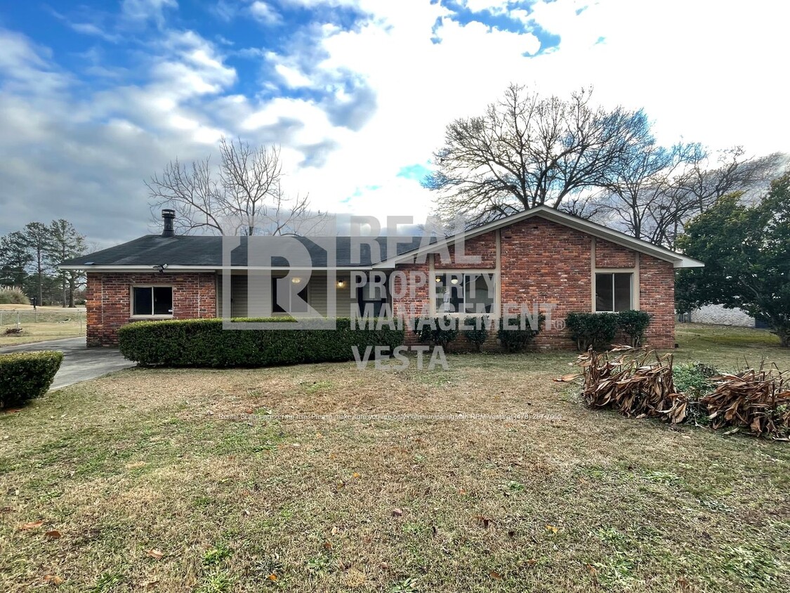 Foto principal - Spacious Three Bedroom Home in Warner Robins