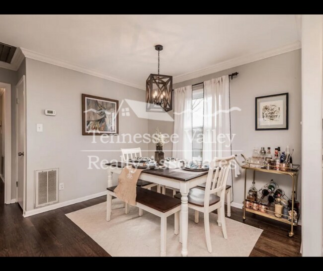 Building Photo - RENOVATED 4 Bed/2.5 Bath single level home...