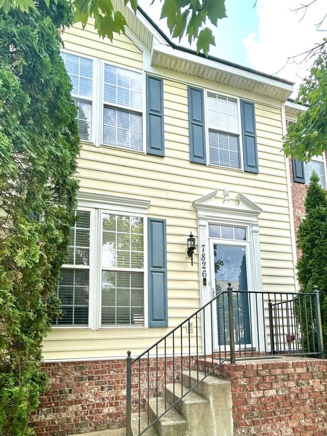 Building Photo - **UPDATED END-UNIT LENOX VILLAGE TOWNHOME ...