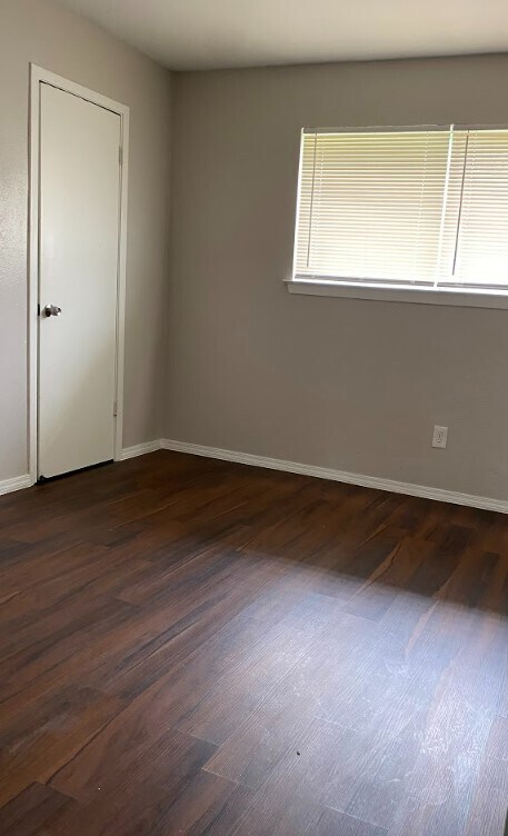 1/2 Room apartment H - Londonaire Apartments