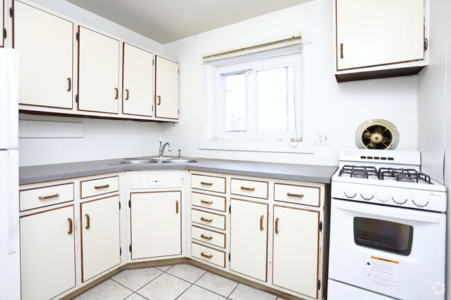 2 BR, 1 BA - kitchen - 102 N Gregory St