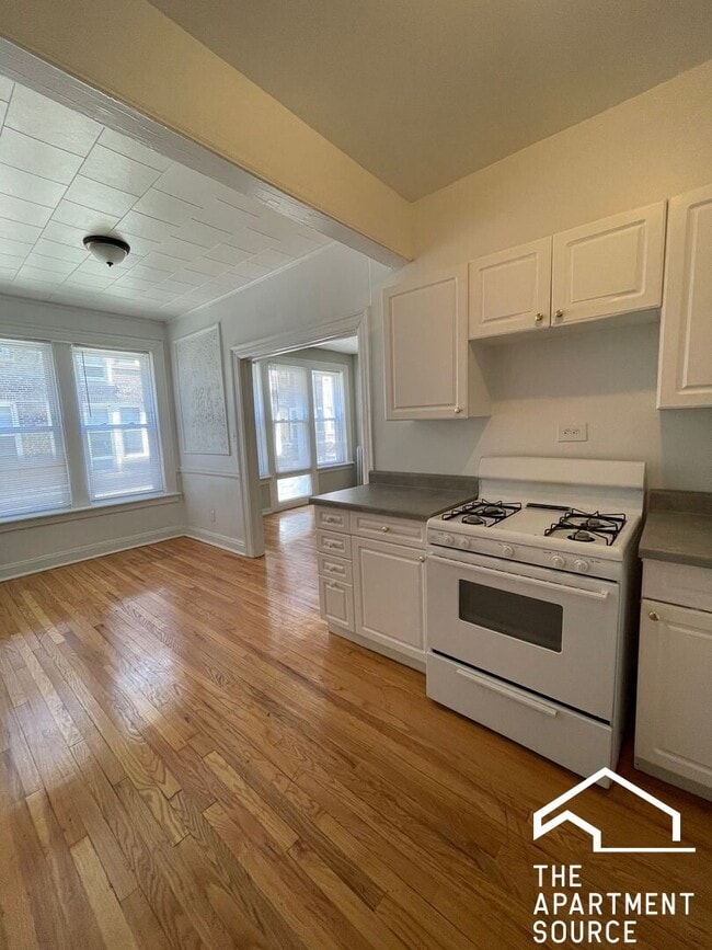 Building Photo - 1012 W Loyola Ave