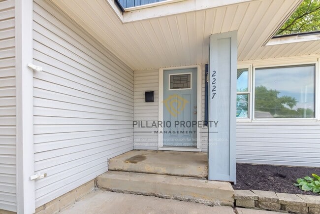 Building Photo - Anderson 3 / 1 Available Now!