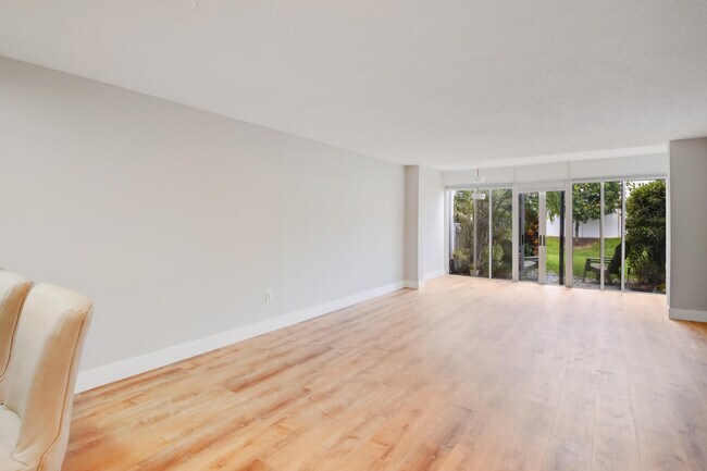 Foto del edificio - 4242 Deste Ct