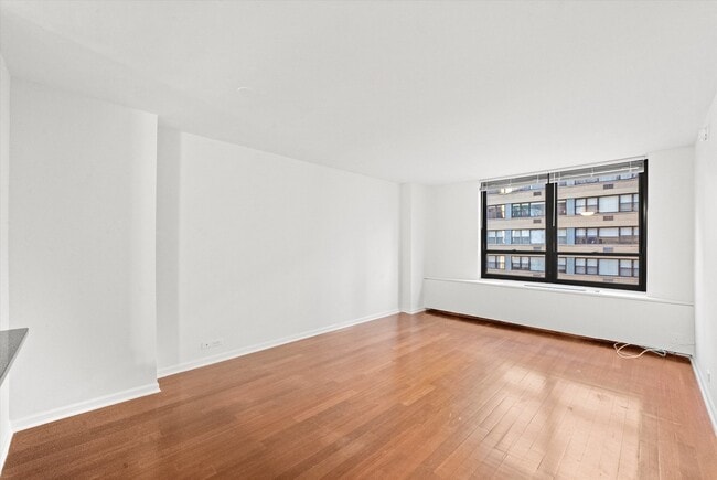 Foto del edificio - 222 E Pearson St
