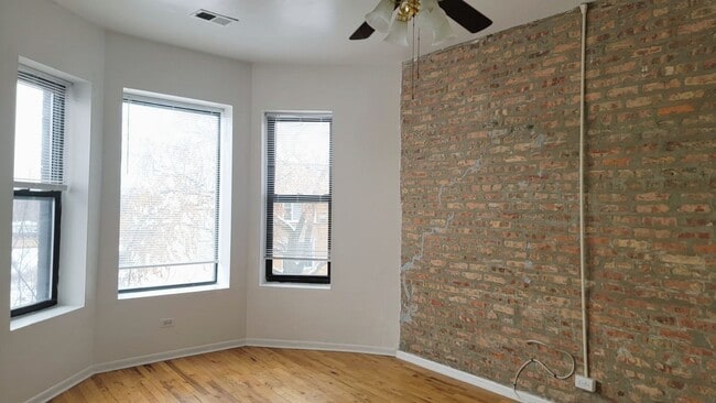 Building Photo - 4053 S Calumet Ave