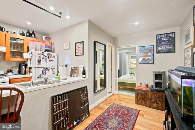 Building Photo - 402 Durfor St