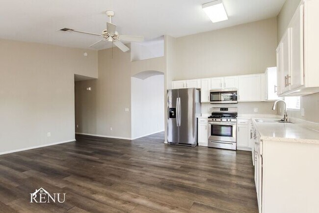 Building Photo - 14492 W Carlin Dr