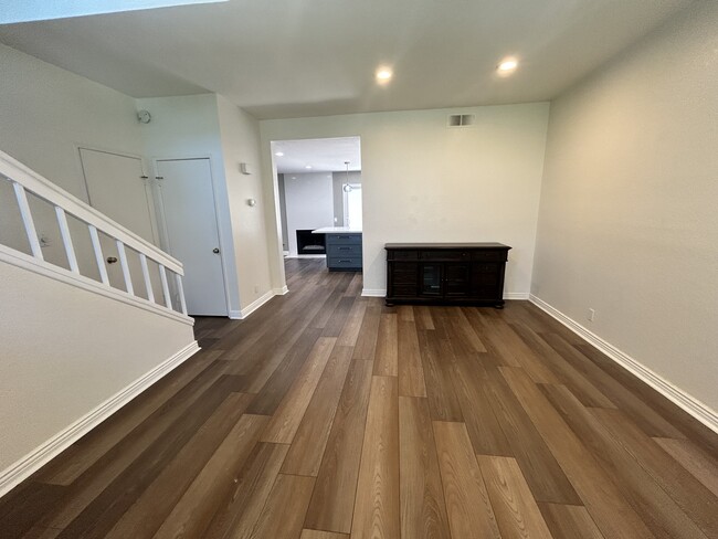 Building Photo - 340 Fallingstar