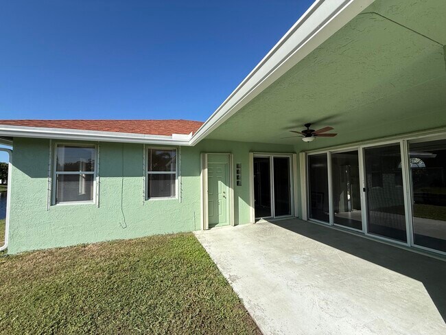 Foto del edificio - 1168 Hatteras Cir