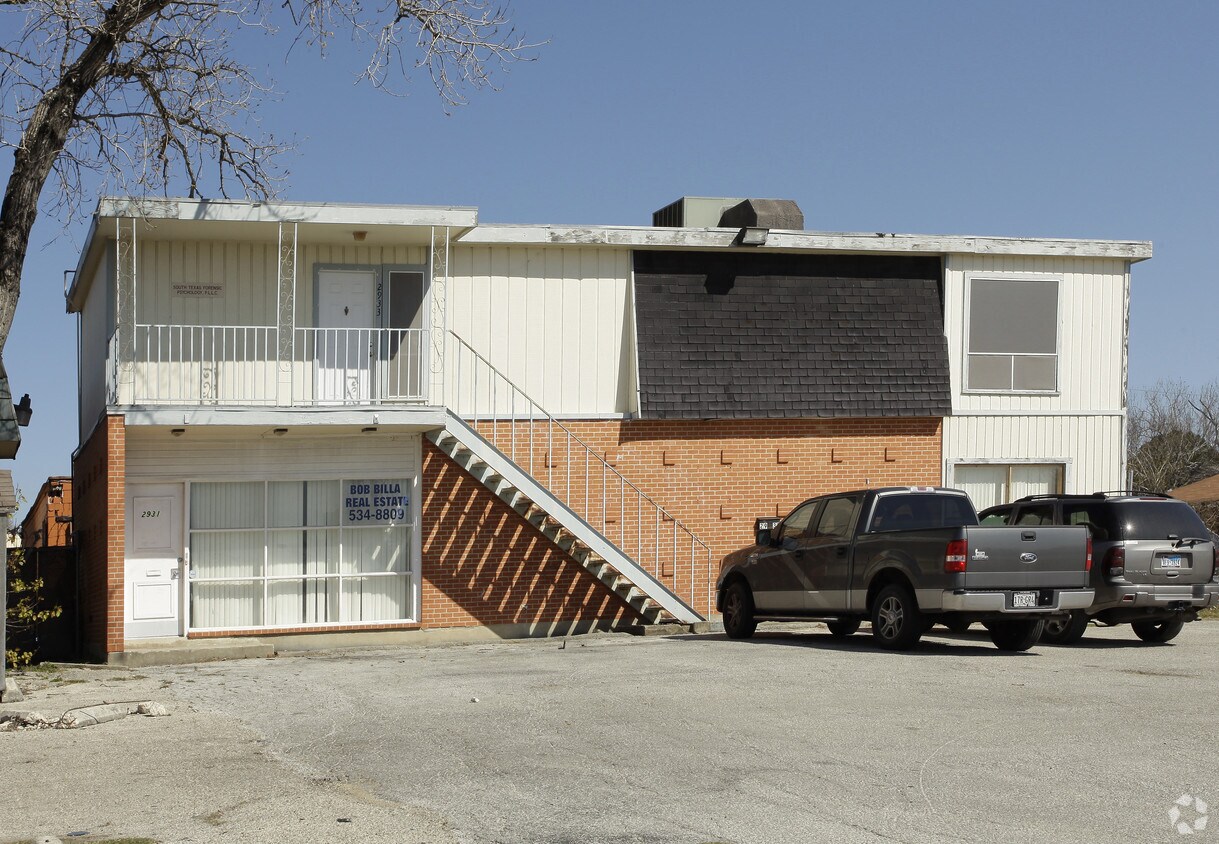 Foto principal - 2931-2933 E Southcross Blvd