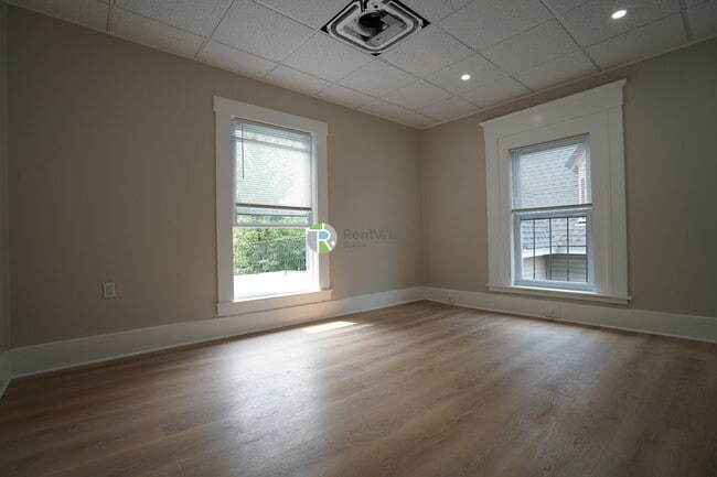 Building Photo - 142 Dorchester St