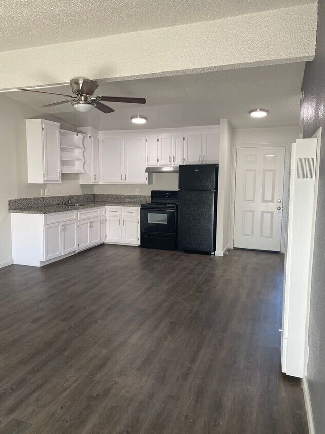 Foto principal - 5920 Stanley Ave