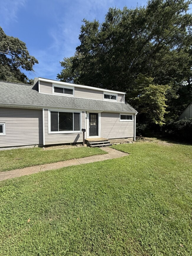 Building Photo - 1049 Towanda Rd